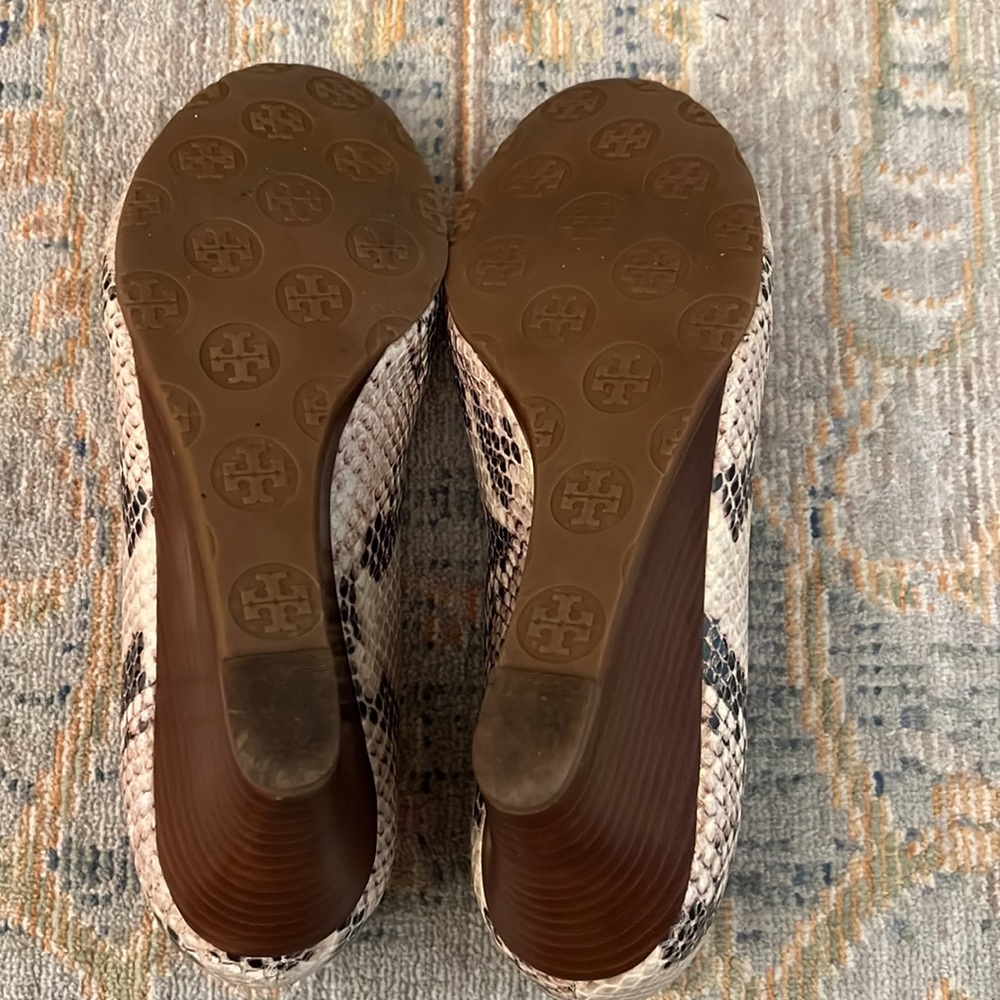 Sally 2 Roccia Python Print Tory Burch Peep Toe W… - image 5